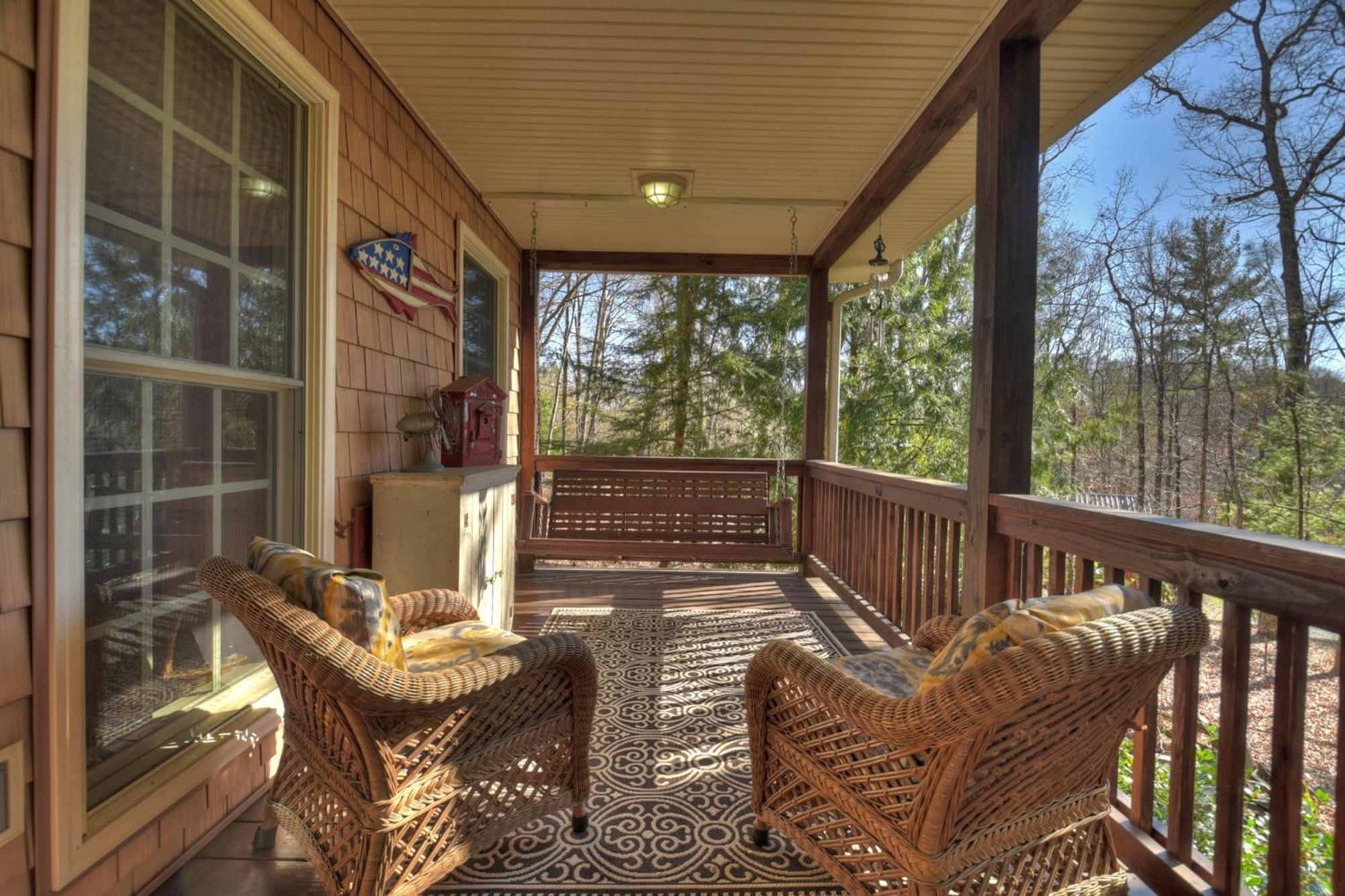 Southern Living Cottage Cozy Up By The Fire Relax On The Porch And Enjoy Peaceful Surroundings 블루리지 외부 사진