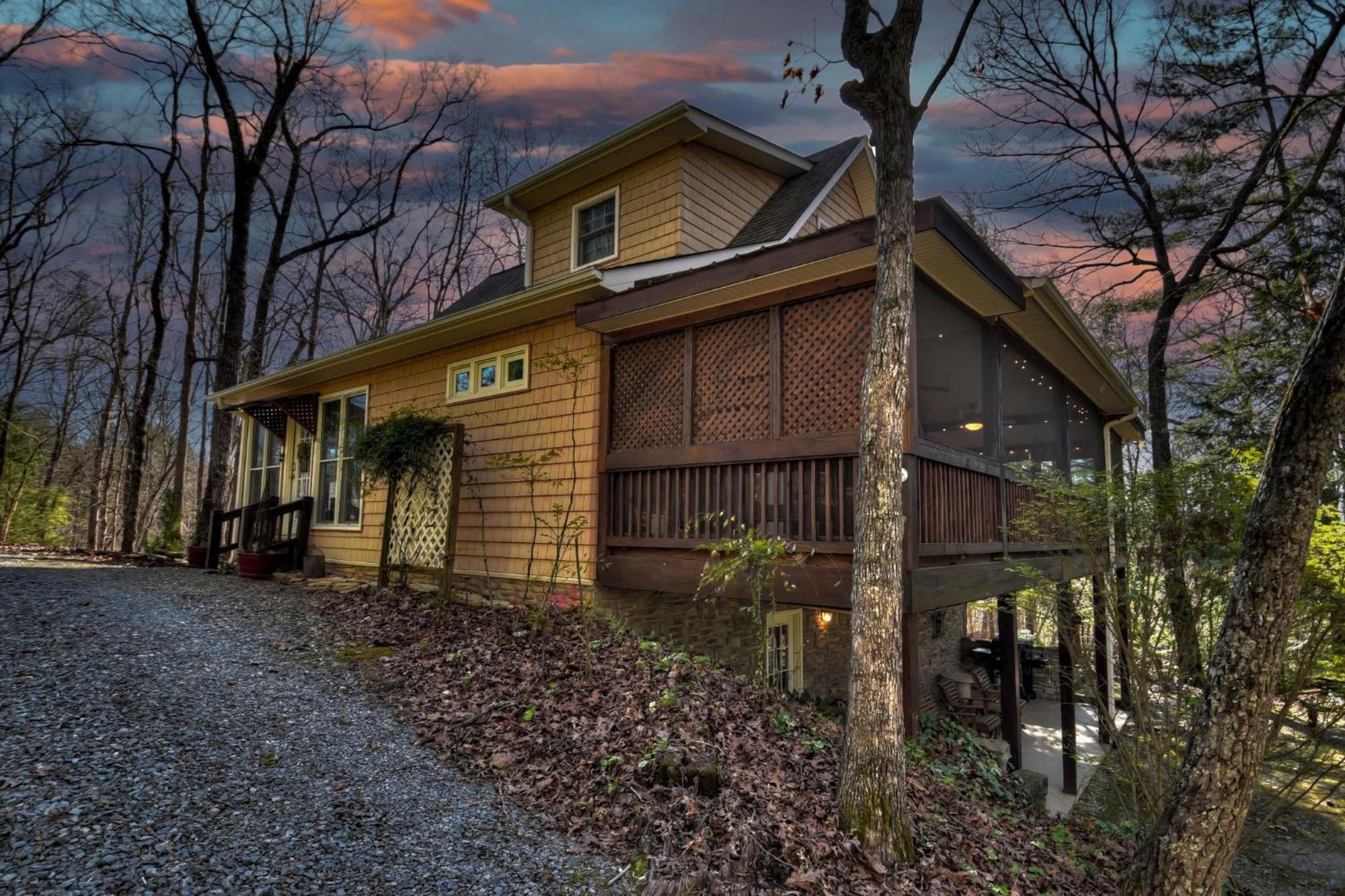 Southern Living Cottage Cozy Up By The Fire Relax On The Porch And Enjoy Peaceful Surroundings 블루리지 외부 사진