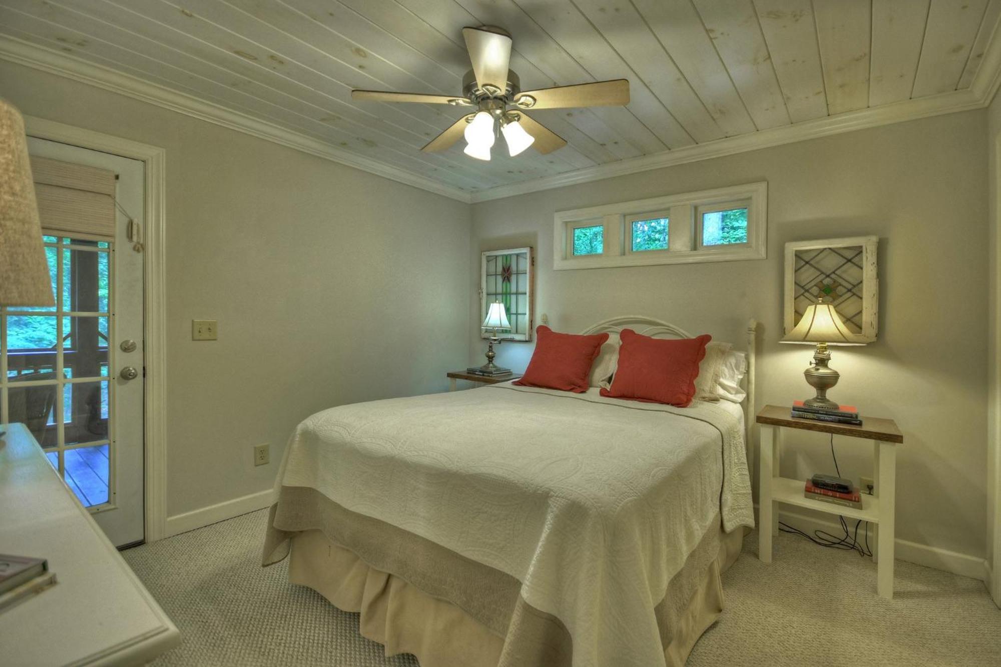 Southern Living Cottage Cozy Up By The Fire Relax On The Porch And Enjoy Peaceful Surroundings 블루리지 외부 사진