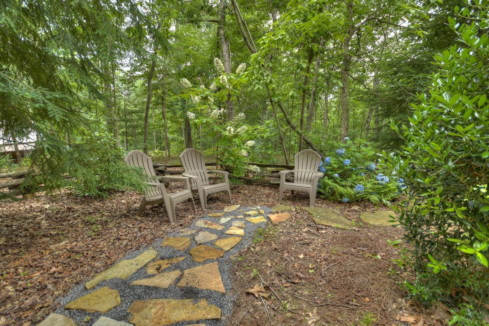 Southern Living Cottage Cozy Up By The Fire Relax On The Porch And Enjoy Peaceful Surroundings 블루리지 외부 사진