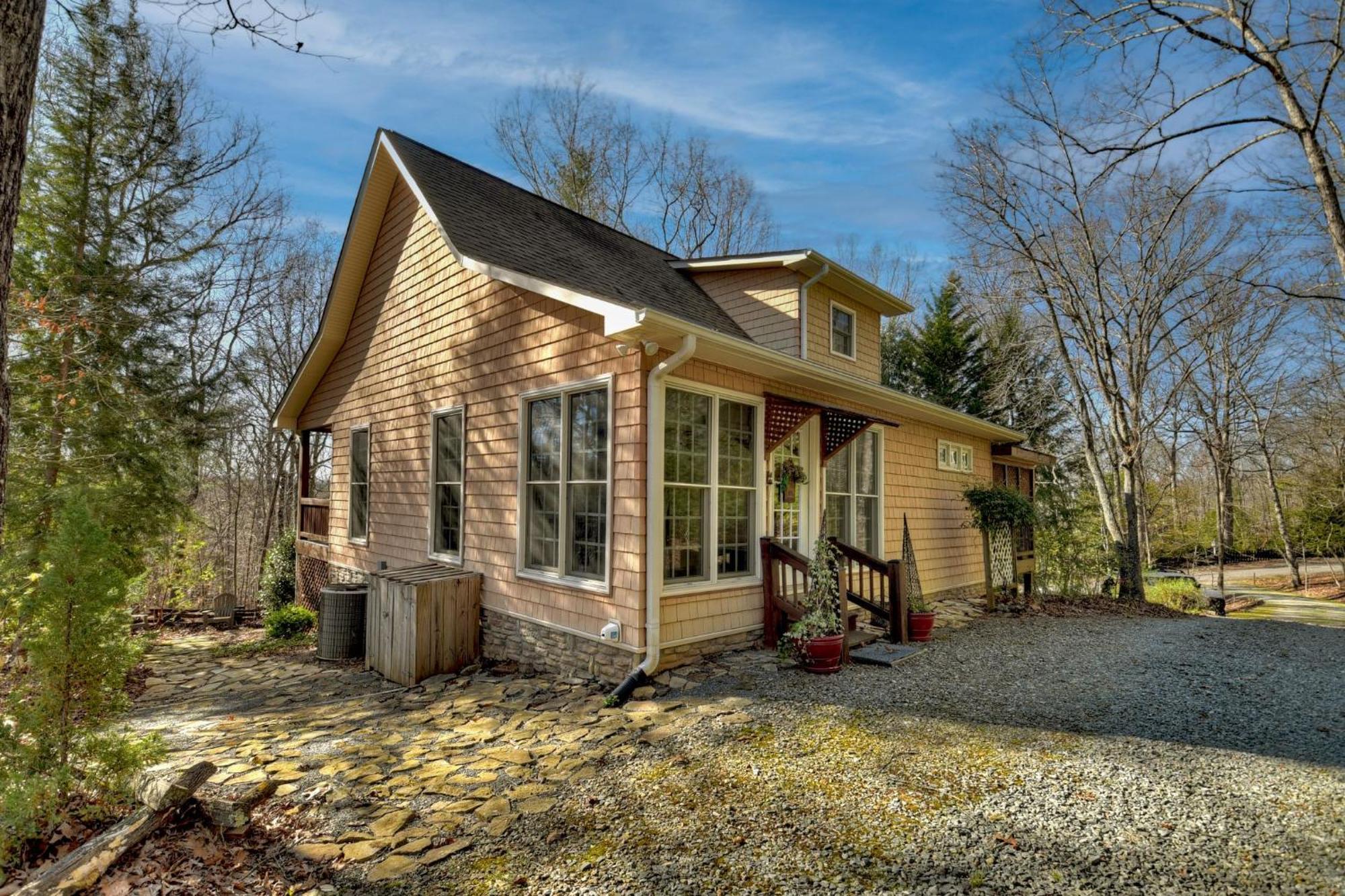 Southern Living Cottage Cozy Up By The Fire Relax On The Porch And Enjoy Peaceful Surroundings 블루리지 외부 사진